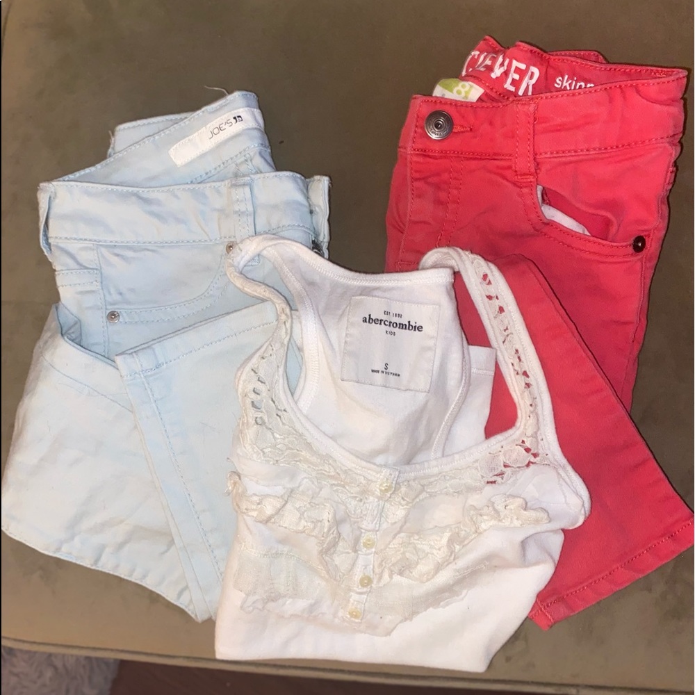 2 prs of jeans & tanktop